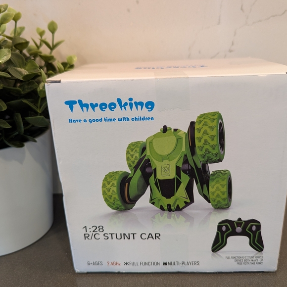 Green R/C Stunt Car - Picture 1 of 5